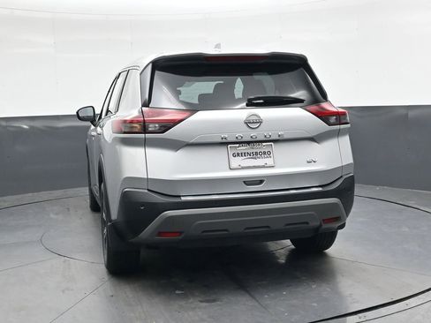 Used 2023 Nissan Rogue SV image 5