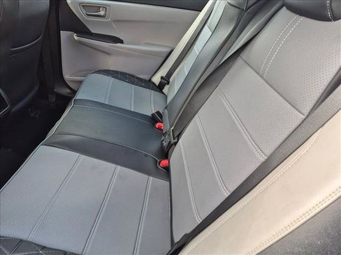 Used 2015 Toyota Camry SE FWD image 17