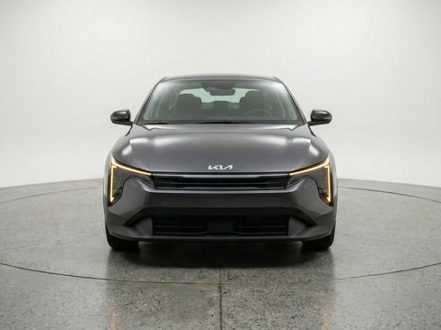 Used 2025 Kia K4 LXS image 2