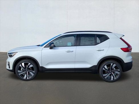 New 2026 Volvo XC40 B5 Ultra w/ Climate Package AWD/4WD image 3
