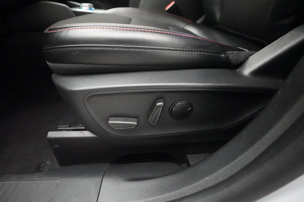 Used 2025 Ford Escape ST-Line Select AWD/4WD image 28