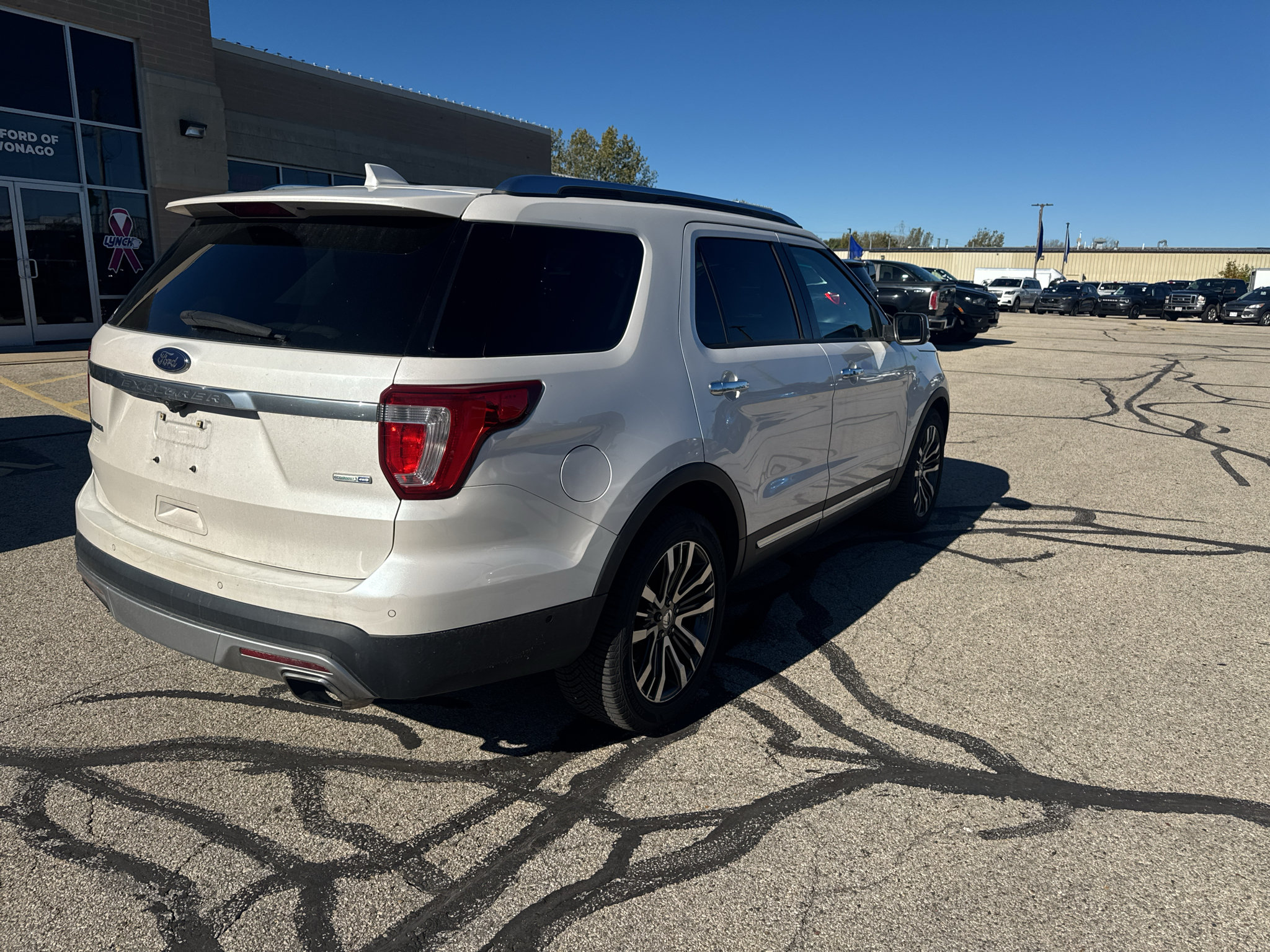 Used 2016 Ford Explorer Platinum AWD/4WD image 5