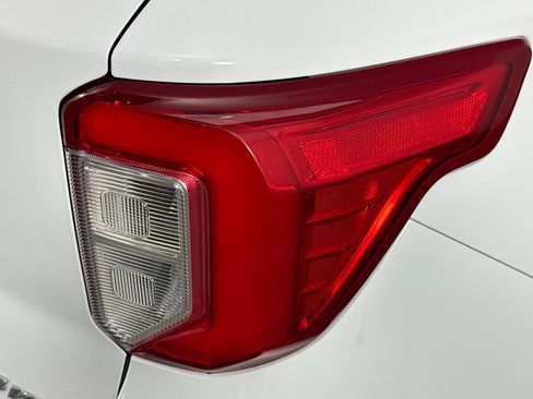 Used 2023 Ford Explorer XLT w/ Equipment Group 202A AWD/4WD image 32