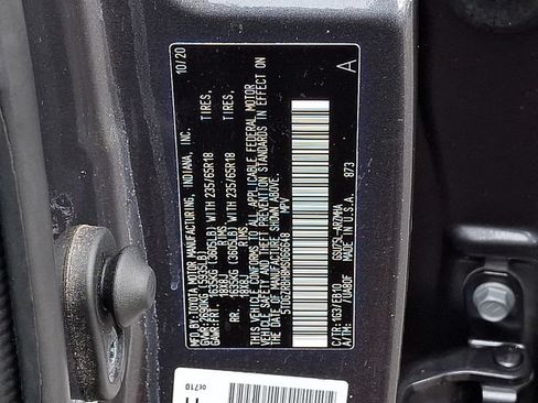 Used 2021 Toyota Highlander XLE AWD/4WD image 27