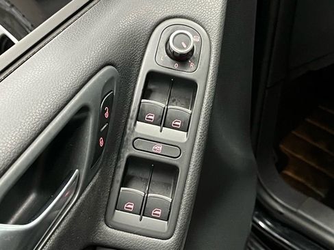 Used 2013 Volkswagen GTI 4-Door image 12