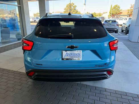 New 2026 Chevrolet Trax LT w/ Midnight Edition FWD image 7