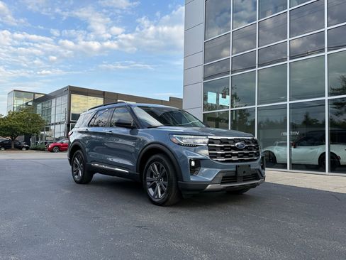 Used 2025 Ford Explorer Active w/ Active Comfort Package image 1
