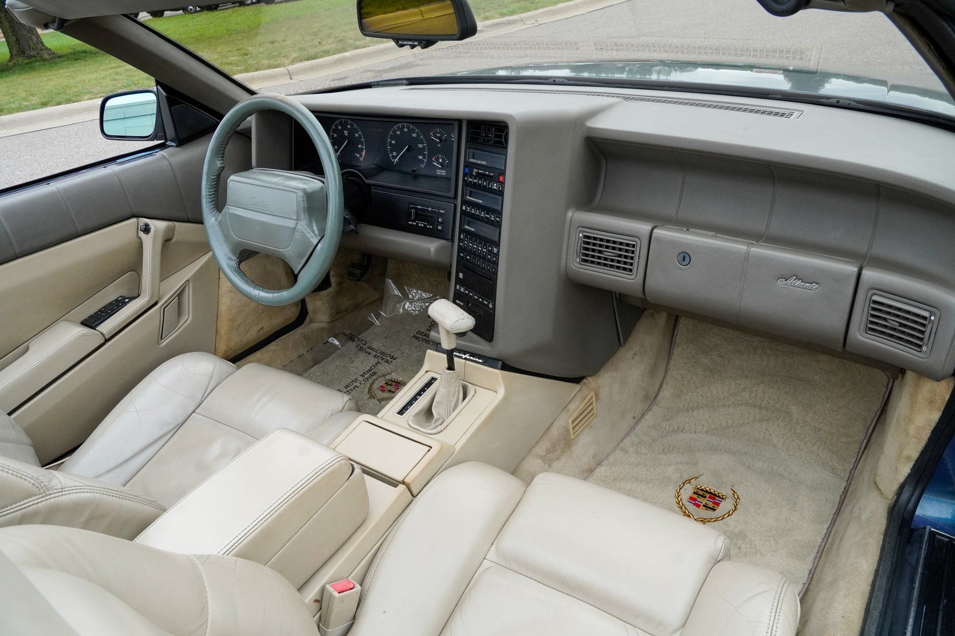 Used 1993 Cadillac Allante FWD image 16