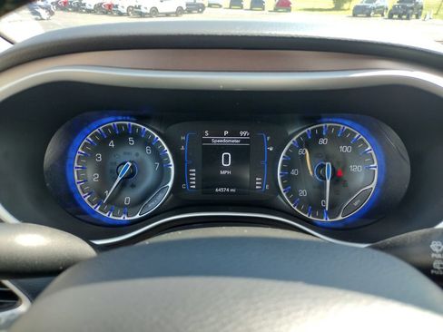 Used 2023 Chrysler Voyager LX FWD image 27