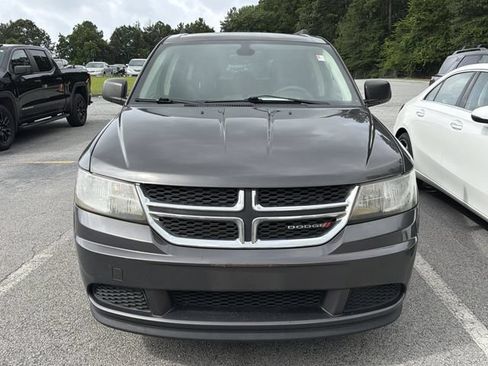 Used 2019 Dodge Journey SE FWD image 2