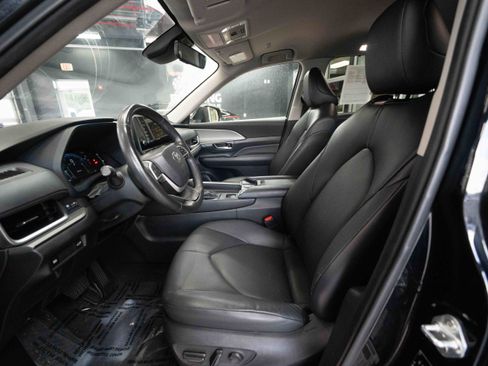 Used 2024 Toyota Grand Highlander XLE image 9