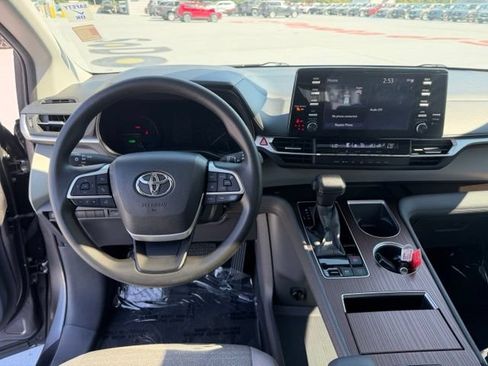 Used 2021 Toyota Sienna LE w/ LE Plus Package AWD/4WD image 13