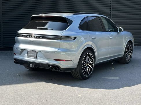 Certified 2026 Porsche Cayenne AWD/4WD image 5