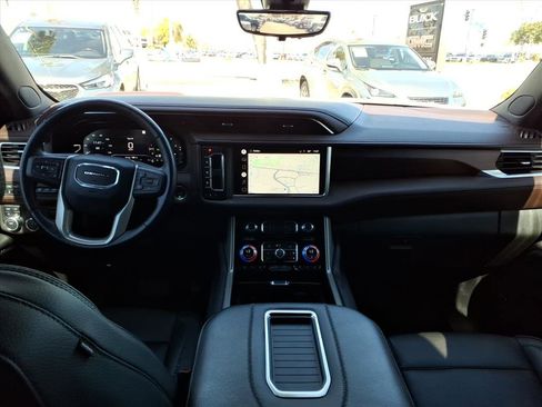 Used 2022 GMC Yukon XL Denali w/ Denali Premium Package image 17
