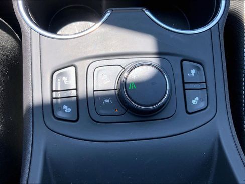 Used 2024 GMC Terrain SLE w/ Driver Convenience Package FWD image 34