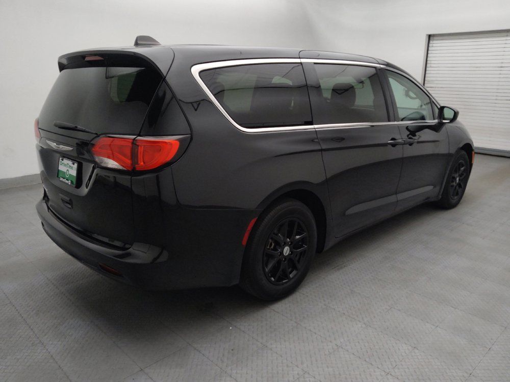 Used 2022 Chrysler Voyager LX FWD image 9
