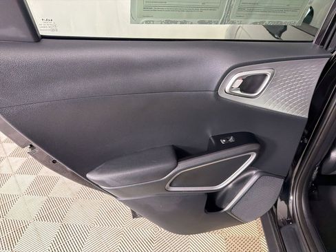 Used 2025 Kia Soul LX image 19