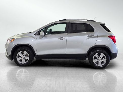 Used 2019 Chevrolet Trax LT w/ LT Convenience Package image 4