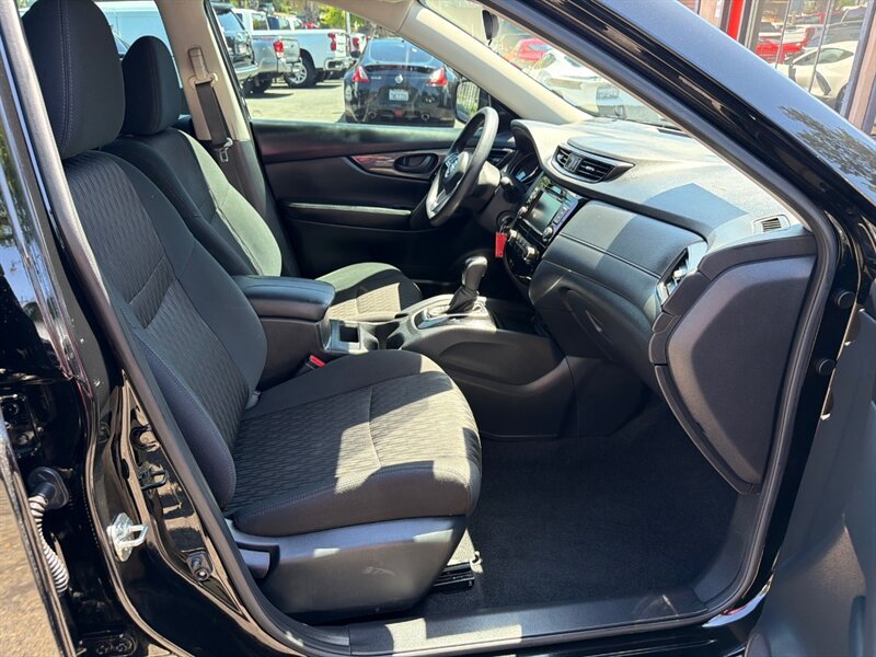 Used 2020 Nissan Rogue S FWD image 22