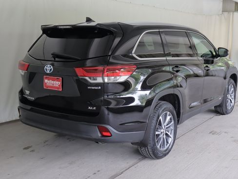 Used 2019 Toyota Highlander XLE AWD/4WD image 8