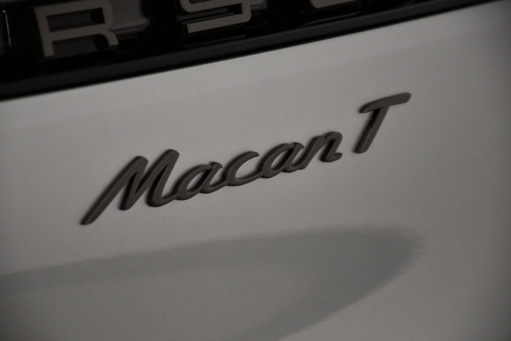 Certified 2026 Porsche Macan Turbo AWD/4WD image 11
