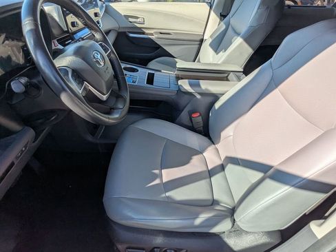 Used 2024 Toyota Sienna XLE image 15