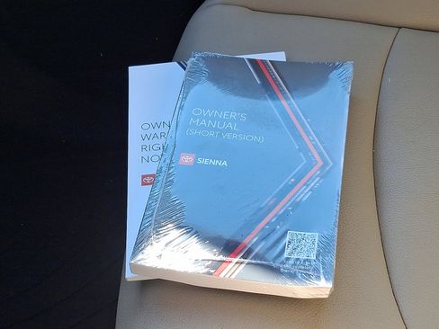 Certified 2023 Toyota Sienna XLE image 29