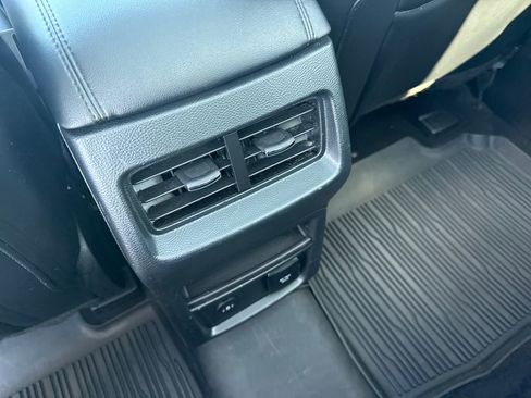 Used 2024 Ford Edge SEL w/ Convenience Package image 18