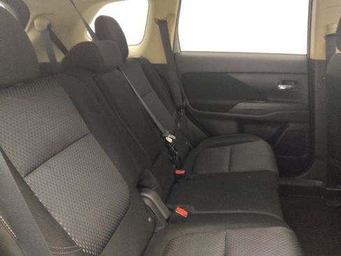 Used 2019 Mitsubishi Outlander ES FWD image 19