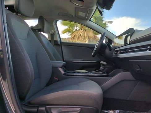 Used 2025 Kia K4 FWD image 35