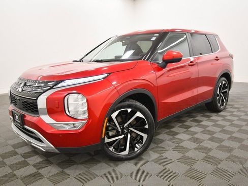 Used 2024 Mitsubishi Outlander SE image 2