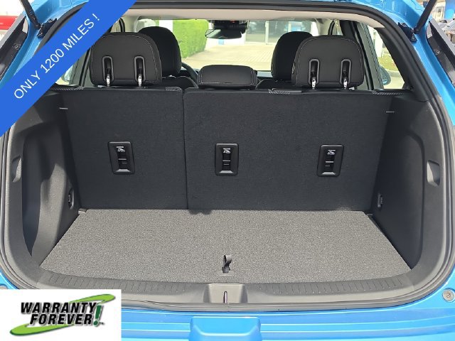 Used 2027 Chevrolet Bolt LT w/ Comfort Package FWD image 6
