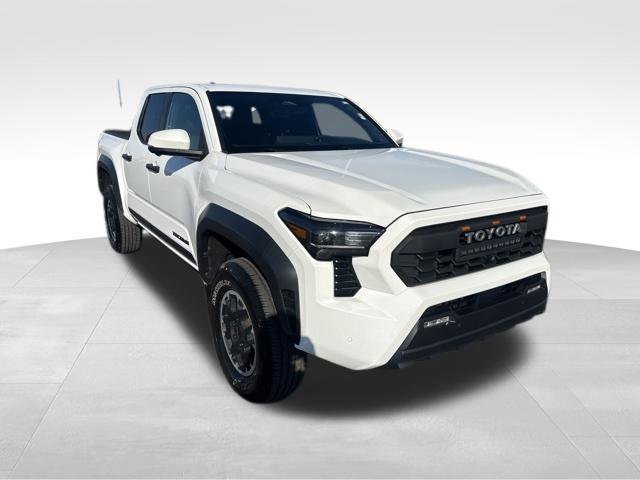 Used 2024 Toyota Tacoma TRD Off-Road w/ TRD Off Road Premium Package AWD/4WD image 7