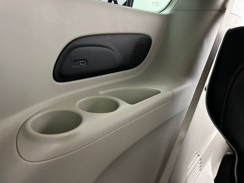 Used 2024 Chrysler Pacifica Limited FWD image 36