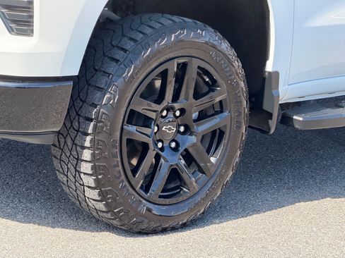 Used 2025 Chevrolet Silverado 1500 Custom Trail Boss AWD/4WD image 22