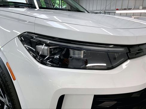 Certified 2025 Volkswagen Tiguan SE image 29