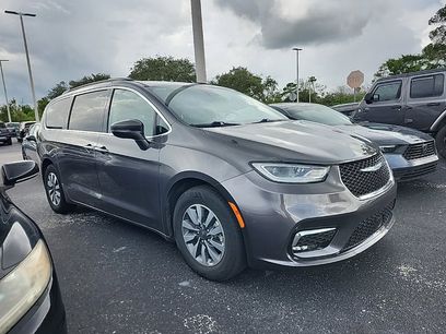 Used 2021 Chrysler Pacifica Touring