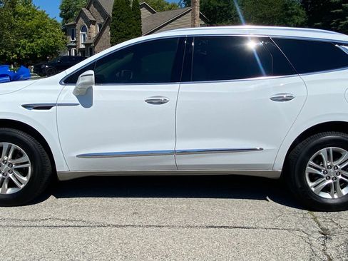 Used 2020 Buick Enclave Essence FWD image 3