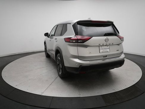 Certified 2025 Nissan Rogue SV image 34