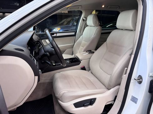 Used 2012 Volkswagen Touareg Sport AWD/4WD image 8
