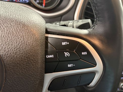 Used 2018 Jeep Cherokee Overland AWD/4WD image 18