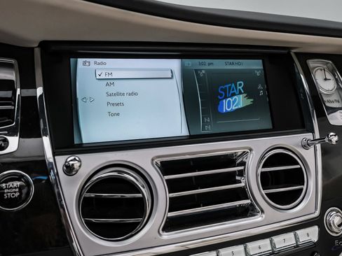 Used 2017 Rolls-Royce Dawn RWD image 89