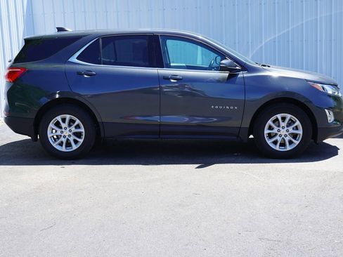 Used 2019 Chevrolet Equinox LT FWD image 2