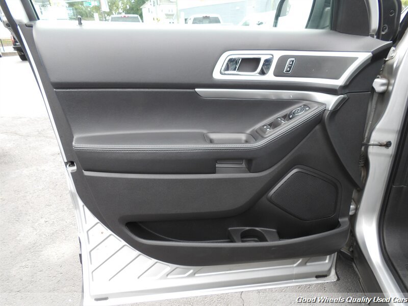 Used 2015 Ford Explorer XLT w/ Equipment Group 202B FWD image 22