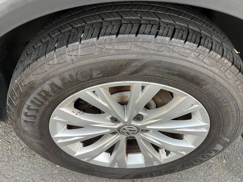 Used 2020 Volkswagen Tiguan S image 22