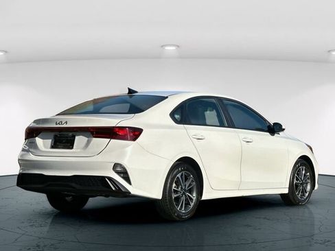 Used 2023 Kia Forte LXS image 7