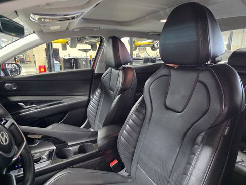 Certified 2025 Hyundai Elantra Limited image 23