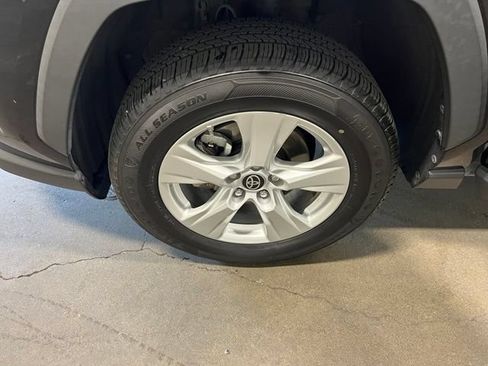 Used 2021 Toyota RAV4 LE AWD/4WD image 30