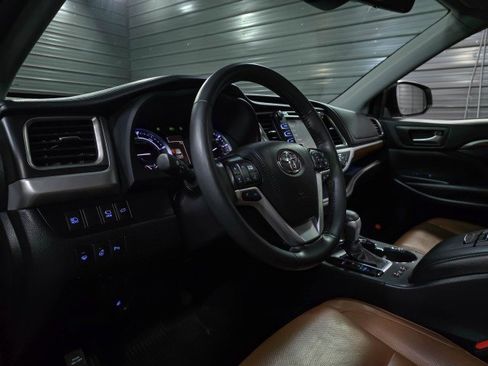 Used 2019 Toyota Highlander Limited Platinum image 11