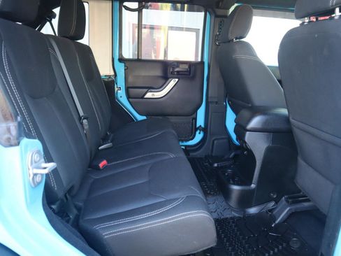 Used 2018 Jeep Wrangler Unlimited Rubicon w/ Cold Weather Group image 42